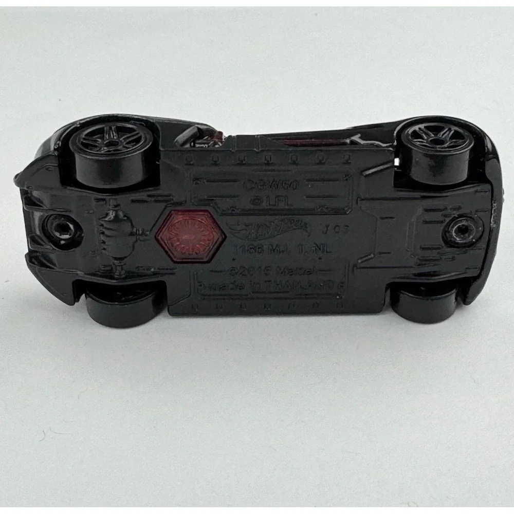 Hot Wheels Star‎ Wars Kylo Ren Character Car Black Diecast CGW50 2015 Mattel